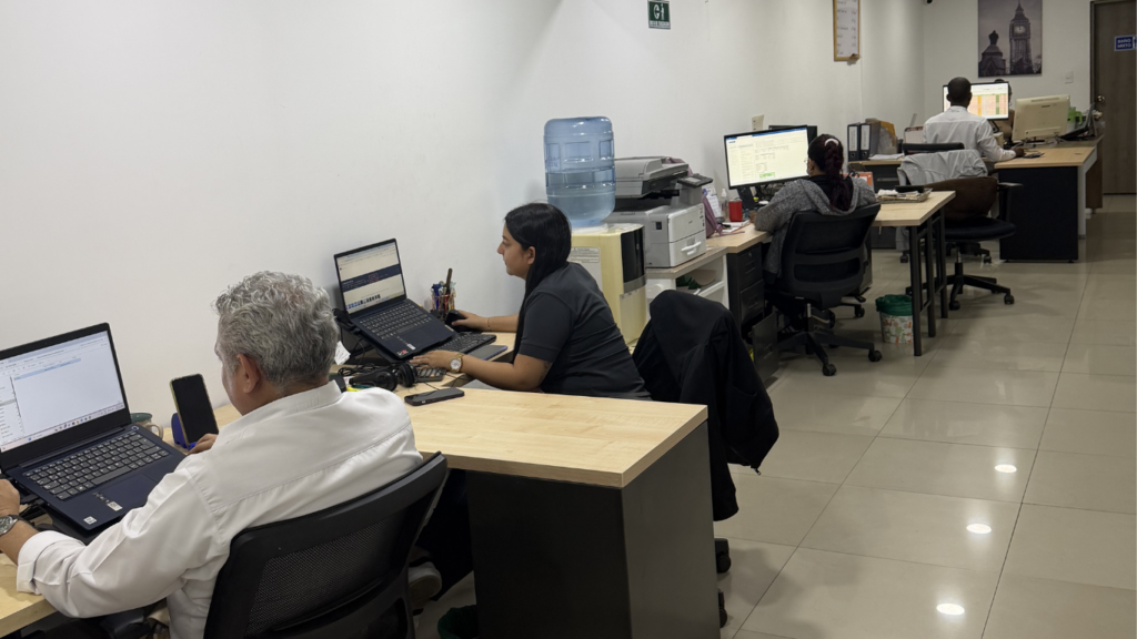 trabaja con nosotros